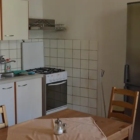 Mlynarska 4 *
