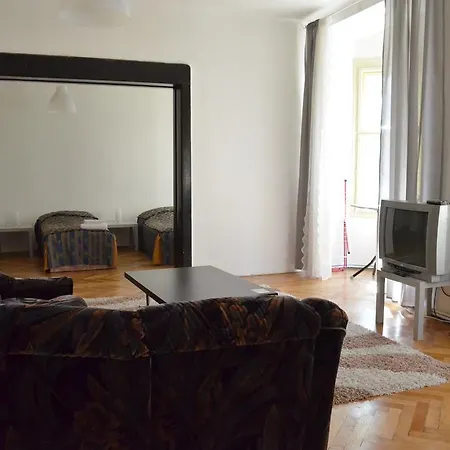 Apartman Mlynarska 4 *