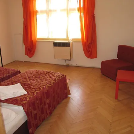 Mlynarska 4 *