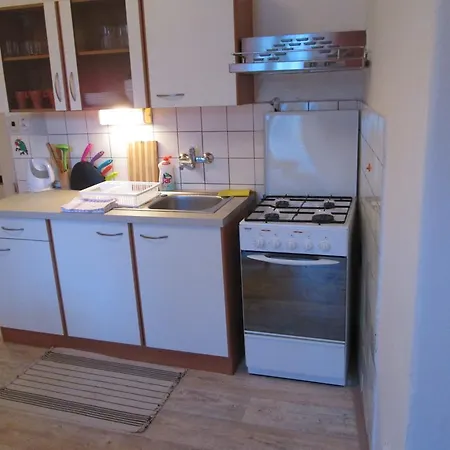 Mlynarska 4 *