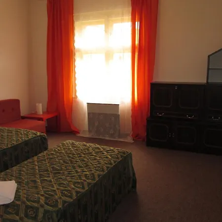 Mlynarska 4 *